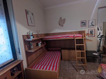 letti e mobili di una cameretta