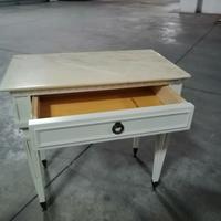 comodino laccato
