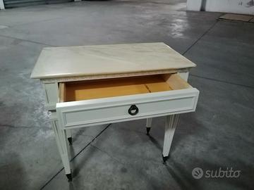 comodino laccato
