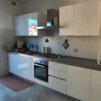 Cucina lineare bianca (già smontata)