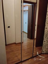 armadio con tre ante a specchio 