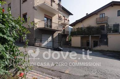 Appartamento di 163 m² con 5 locali a Nus