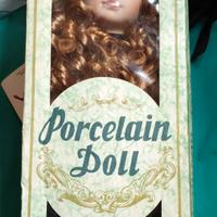 Bambola in porcellana.