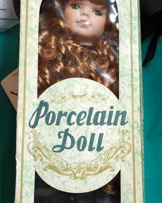 Bambola in porcellana.