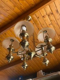 Lampadario vintage in ottone e vetro satinato