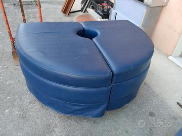 POUFF A MEZZALUNA PELLE BLU