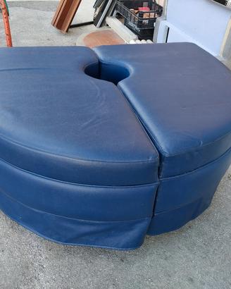 POUFF A MEZZALUNA PELLE BLU
