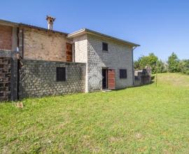 CASA SEMINDIPENDENTE A PETRELLA SALTO