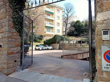 Spazioso box auto in via di scorcola