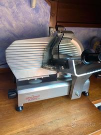 Affettatrice semi-professionale lama 22 cm
