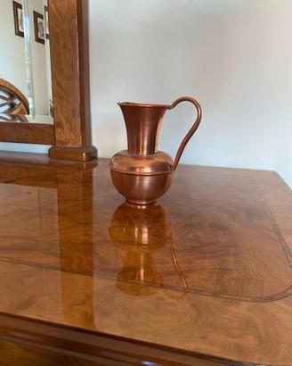 Piccola brocca in rame vintage con coperchio