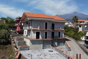 Ville con giardino e garage