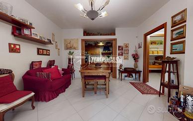 TRILOCALE CON BOX E CANTINA