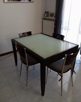 Tavolo soggiorno con sedie