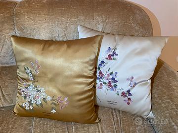 N. 4 Cuscini in seta dipinti a mano