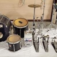 Batteria PREMIER APK vintage nera con accessori.