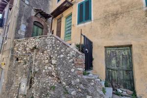 3 LOCALI A SEGNI