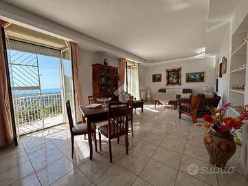 Appartamento con vista mare e magazzino