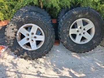 Cerchi e gomme  jeep 
