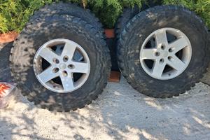 Cerchi e gomme  jeep 