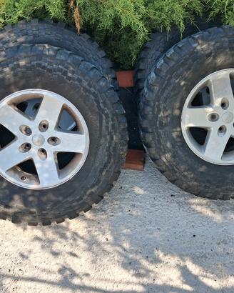 Cerchi e gomme  jeep 