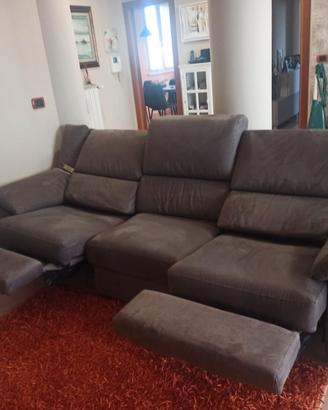 divano con 2 sedure relax