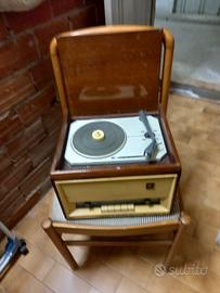 2 radio in legno con giradischi anni 50
