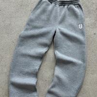 Pantalone di tuta grigio con ricami