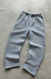 Pantalone di tuta grigio con ricami