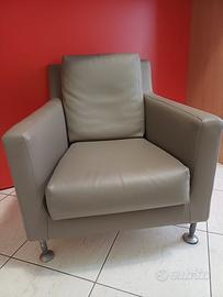 Poltrona colore grigio