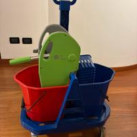 Carrello per pulizie con doppio secchio