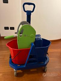 Carrello per pulizie con doppio secchio