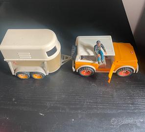 Jeep e trasporto cavalli con driver