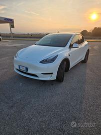 Tesla Y long range con gancio traino