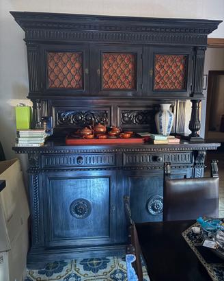 Credenza antica