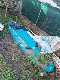 tavole e attrezzatura per sport nautici