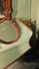 Specchio in ottone con cornice decorata