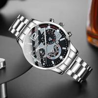 L'orologio mostrato nell'immagine è un modello mas