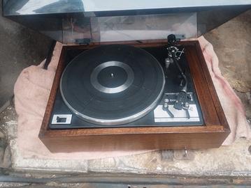 giradischi in legno vintage 