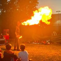 Spettacoli con artisti mago fuoco giocoliere