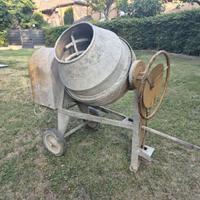 Betoniera elettrica 140L robusta e funzionante