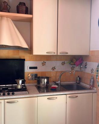 CUCINA  FUNZIONANTE e ARREDAMENTO COMPLETO