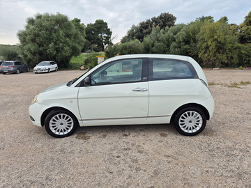 Lancia Ypsilon 2012 Unyca