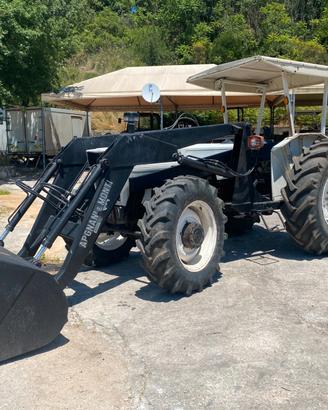 LAMBORGHINI 480DT CON PALA E FORCA