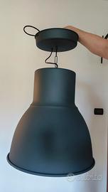 Lampada a sospensione industriale nera