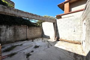Indipendente con cortile e terrazzino