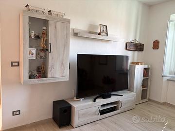 Parete attrezzata €250