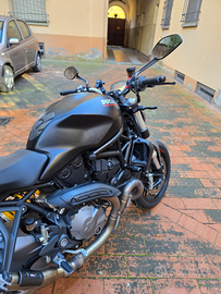 Ducati Monster 821 dark