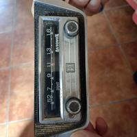 Radio autovox perfettamente funzionante per auto d