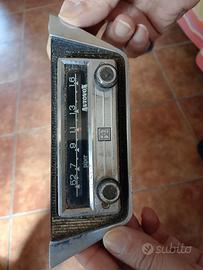 Radio autovox perfettamente funzionante per auto d
